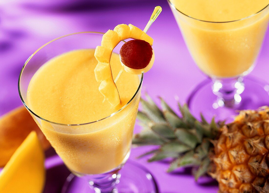Smoothie mit Mango und Ananas (Indian Summer Sunset)