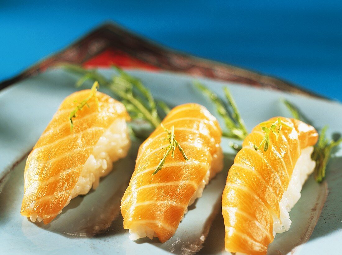 Nigiri with salmon and rocket