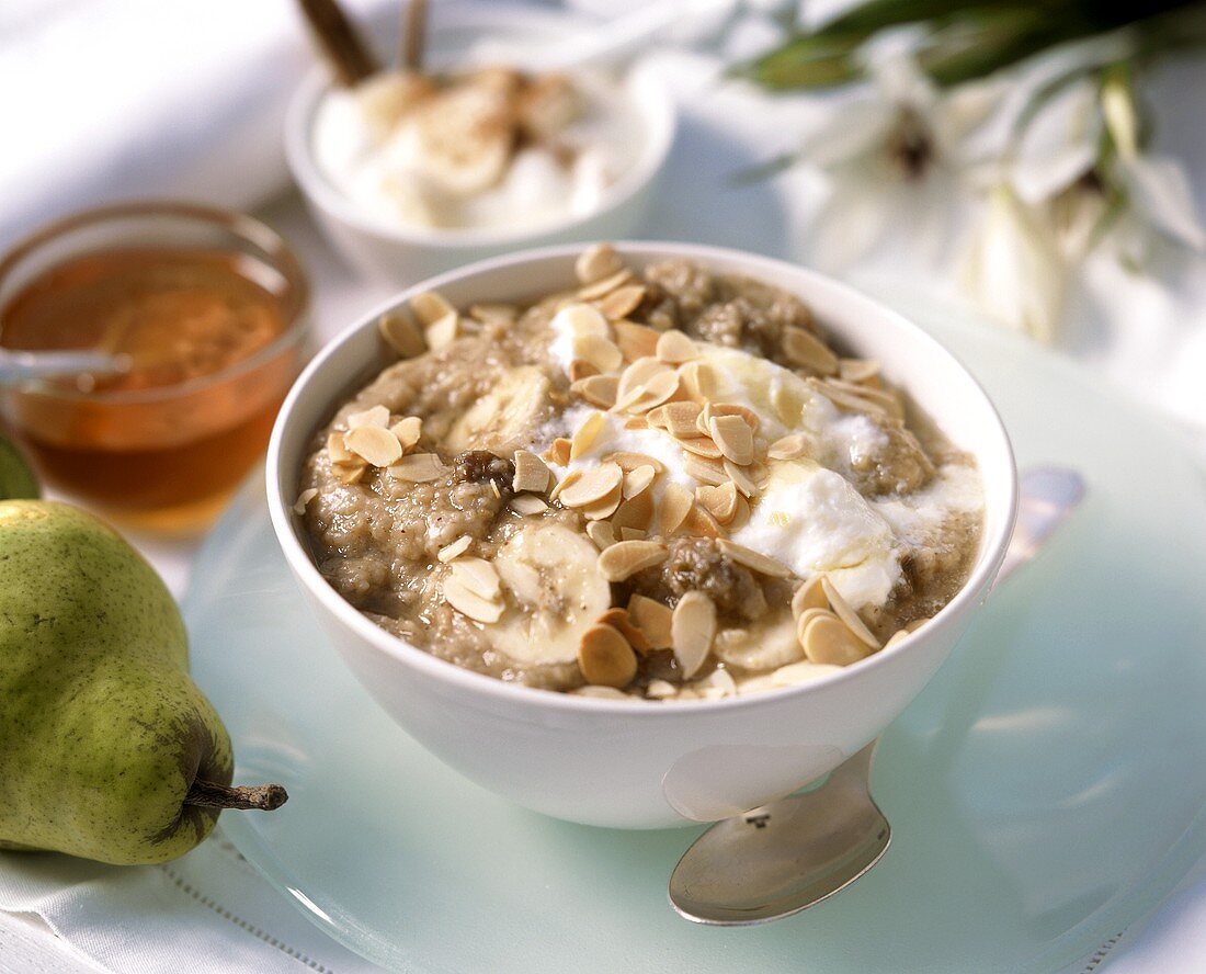 Muesli with bananas and flaked almonds