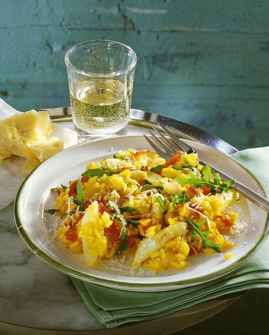 Safranrisotto mit Spargel, Rucola und Parmesan