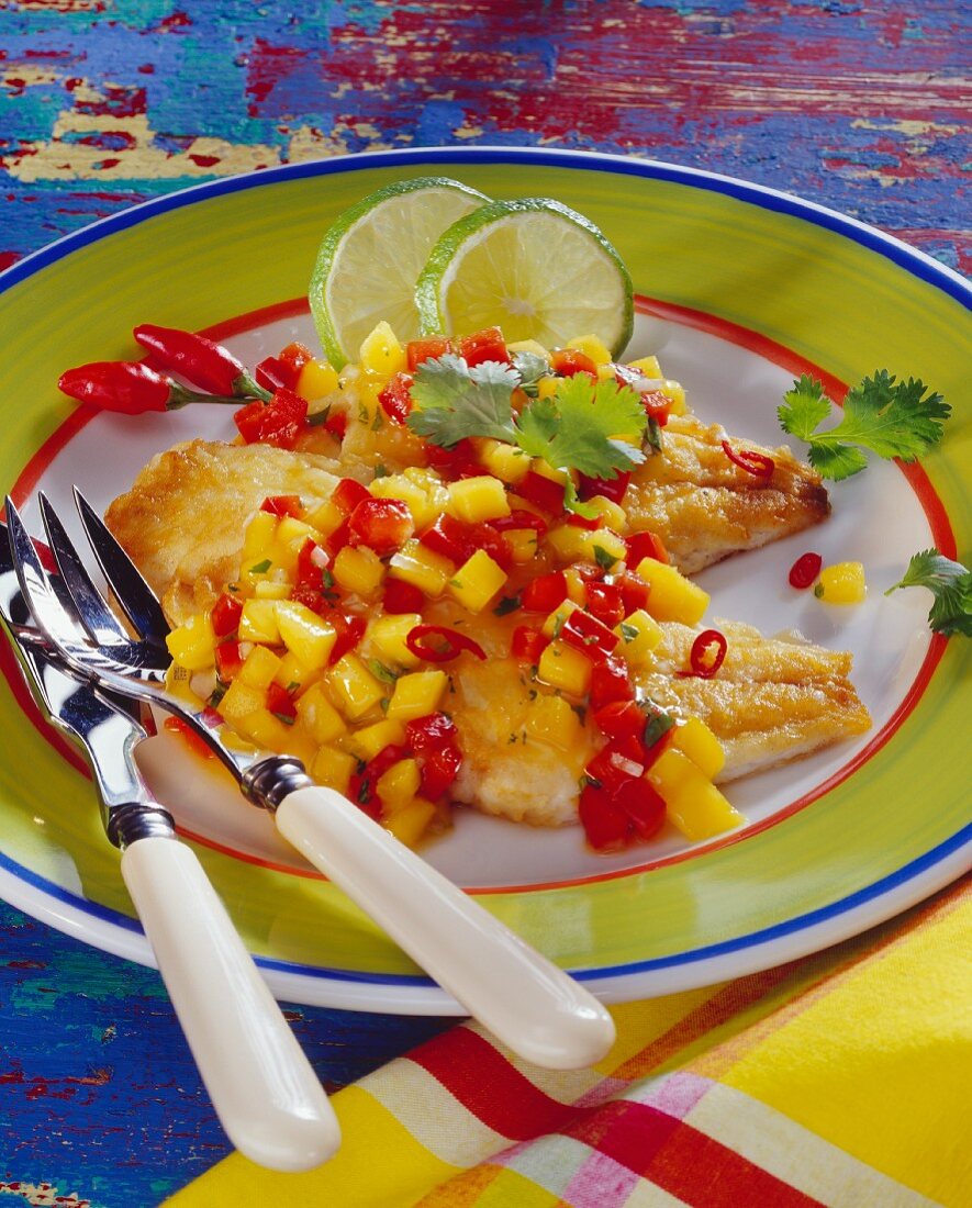 Red Snapper mit Mangosalsa und Limettenscheiben