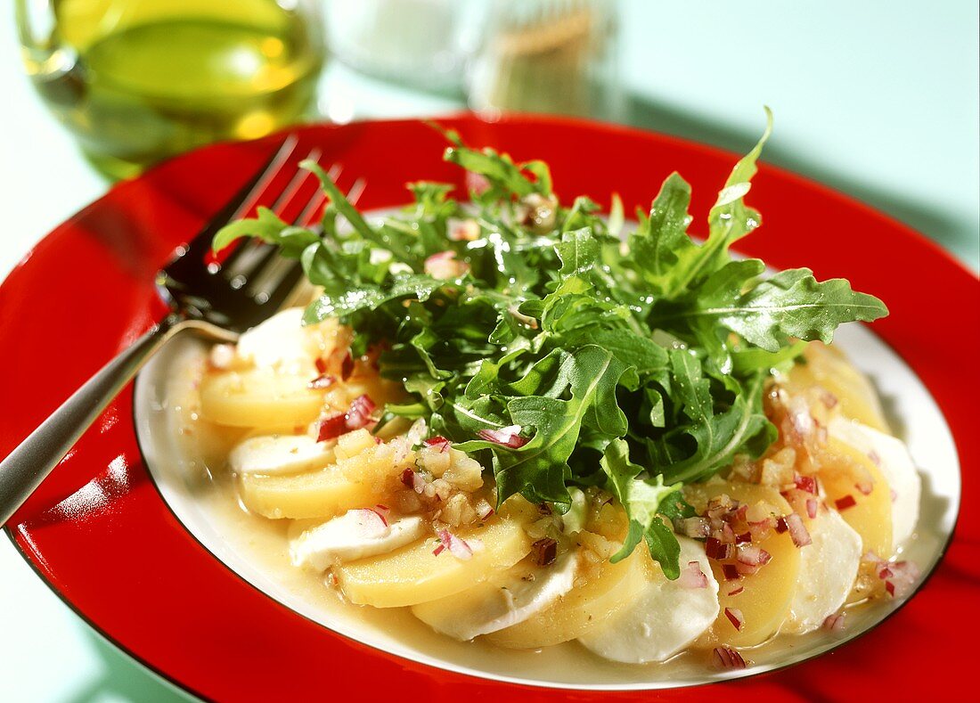 Potato salad with mozzarella and rocket