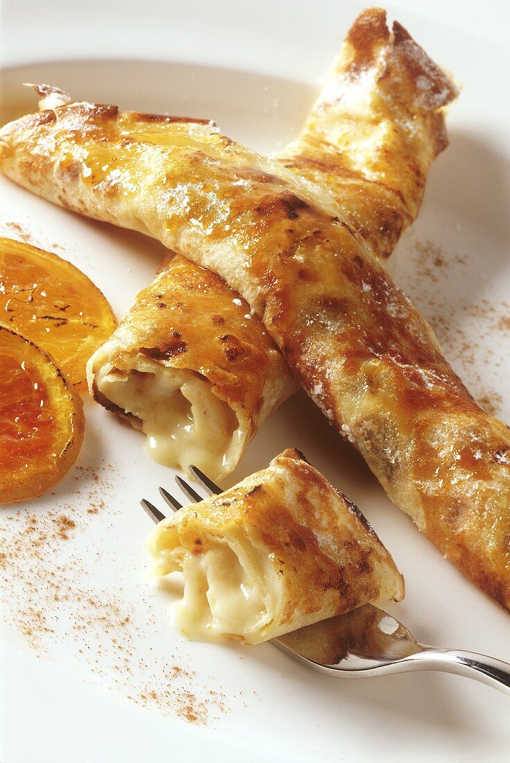 Orangen-Pfannkuchen, mit Vanillecreme gefüllt