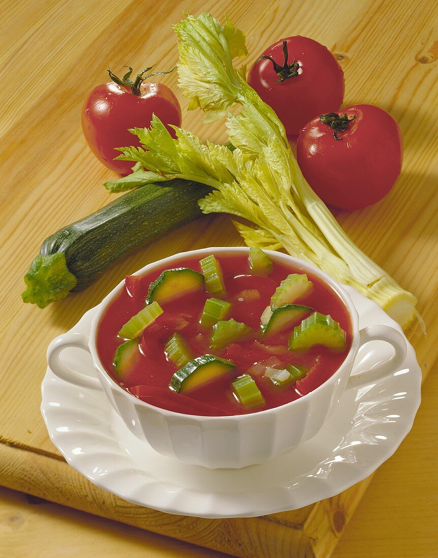 Tomato soup with courgettes and celery in soup bowls