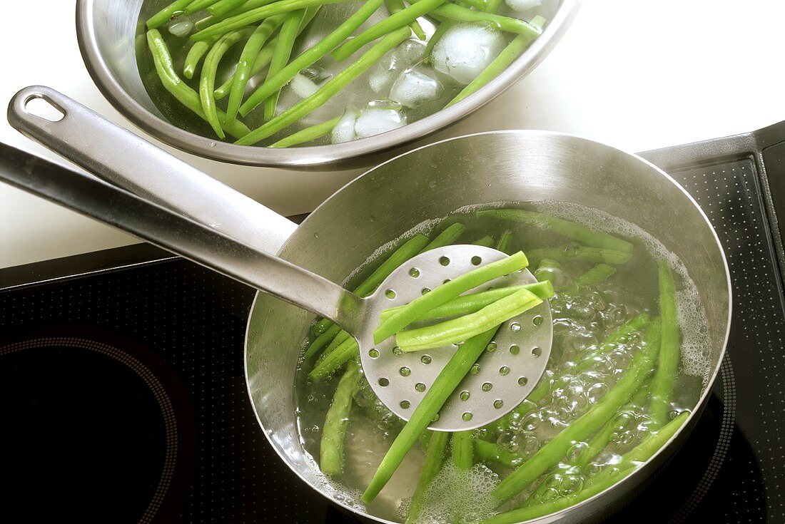 Green beans, being blanched and in iced water