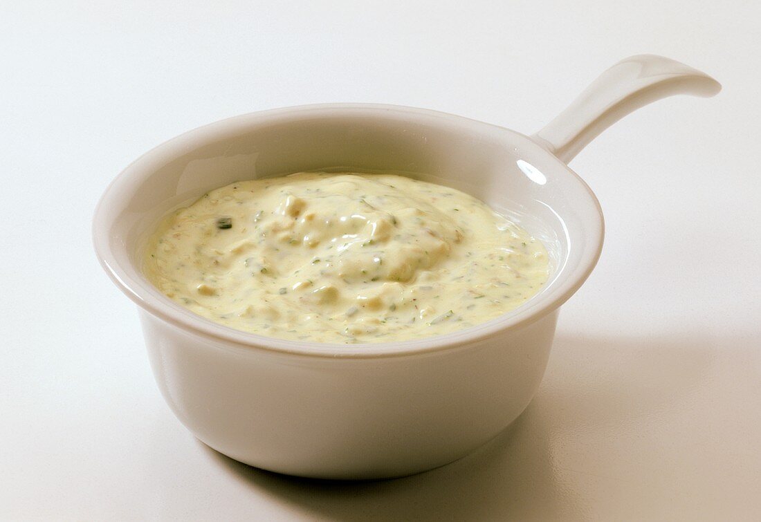 Remoulade sauce in grey-blue dish with handle