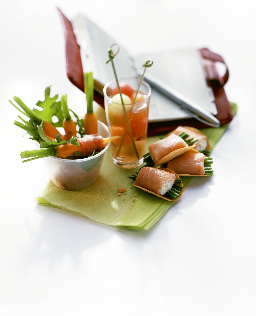 Carrots with Parma ham, melon drink and salmon snacks