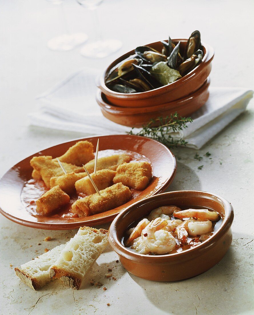 Garlic shrimps; breaded cod; mussels with bay leaf