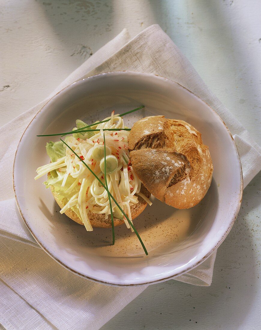 Brötchen mit Käse-Radieschen-Salat auf … – Bilder kaufen – 227930 StockFood