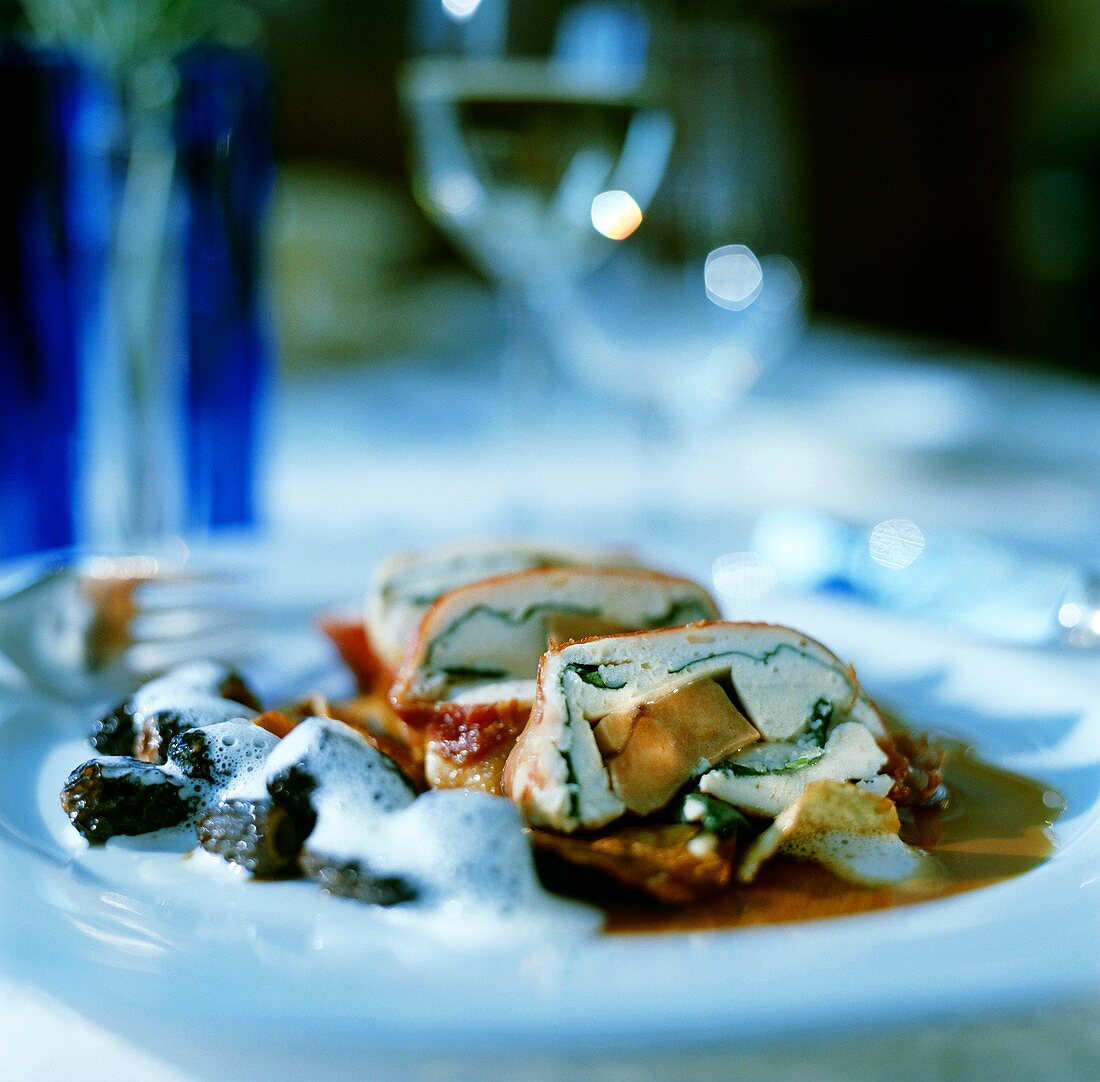 Guinea-fowl with artichokes and morels