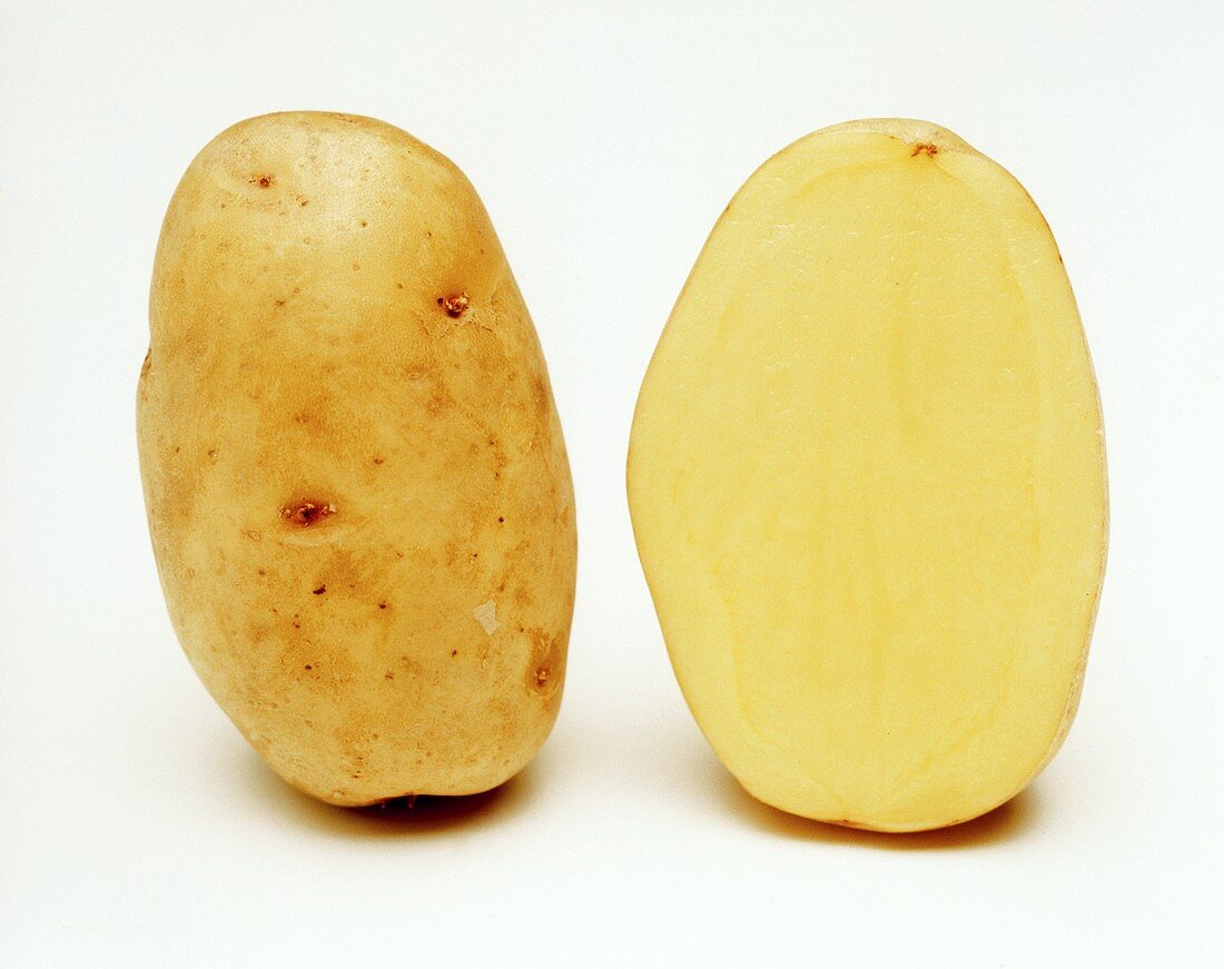 Potato (variety: Karsa), whole and in cross section