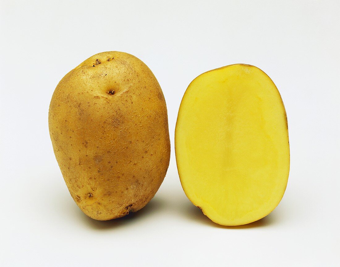 Potato (variety: Likaria), whole and in cross section