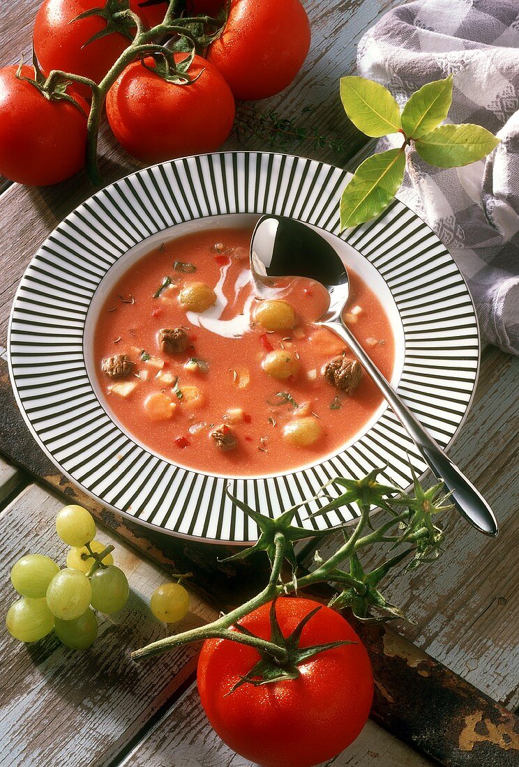 Wildsuppe mit Tomaten und Trauben