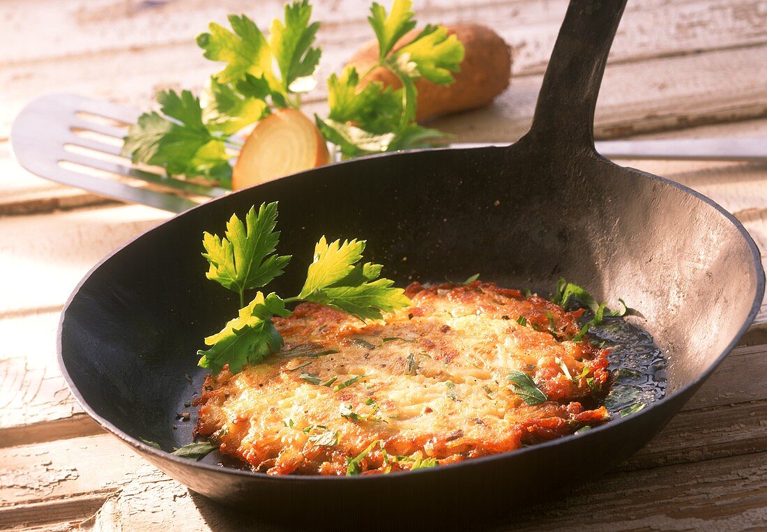 Rosti with fresh parsley in the pan