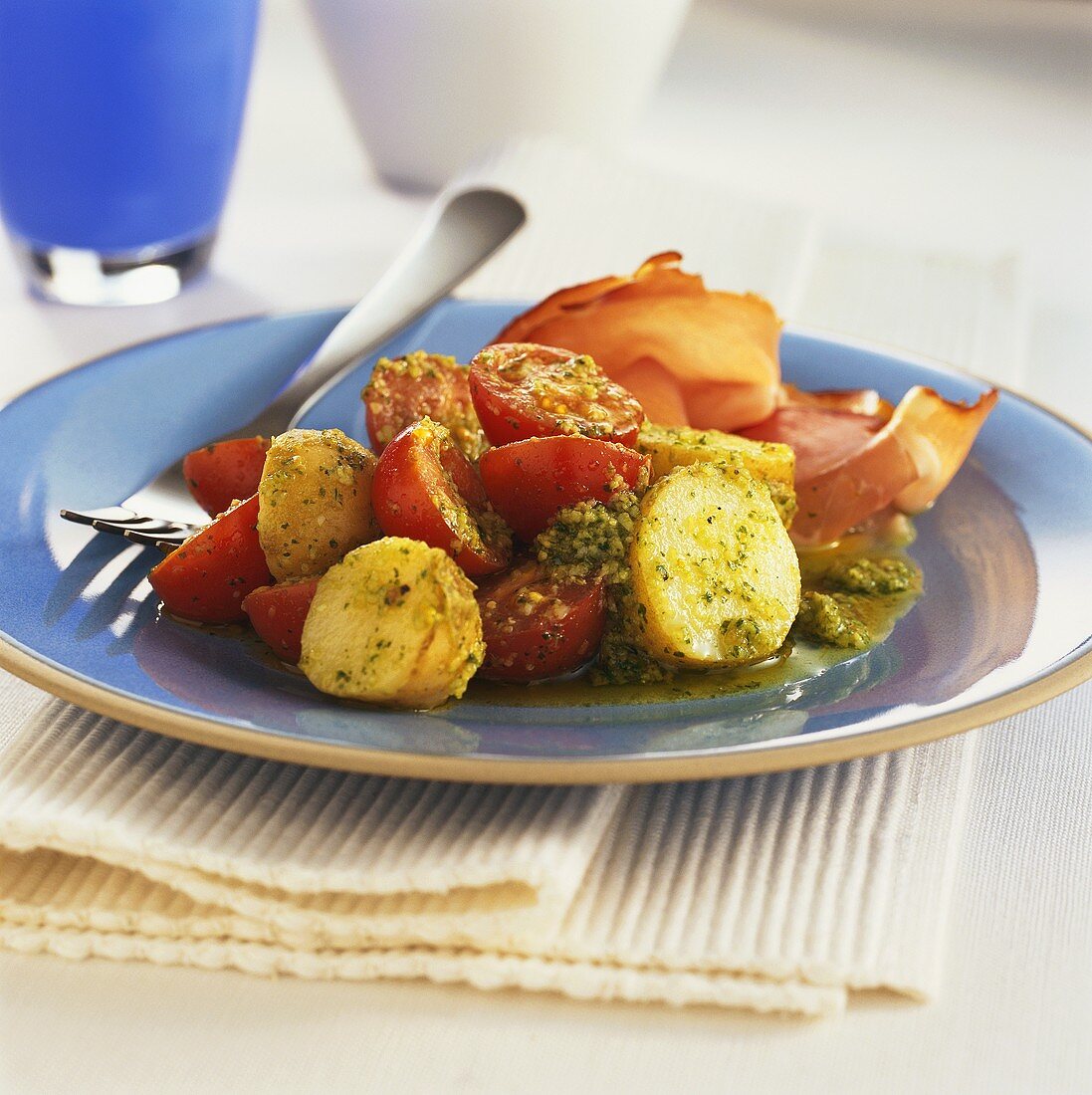 Kartoffel-Tomaten-Salat mit Pesto-Dressing