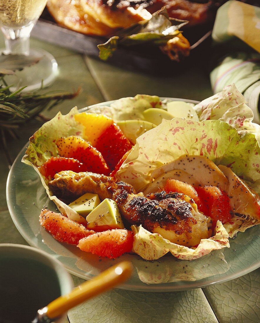 Hähnchensalat mit Grapefruit und Avocado