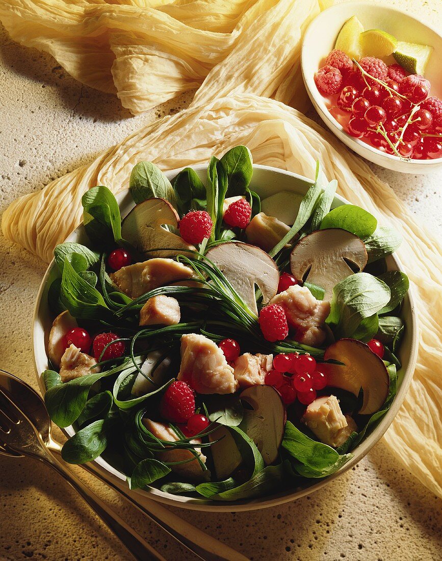 Herb salad with mushrooms, berries and tuna