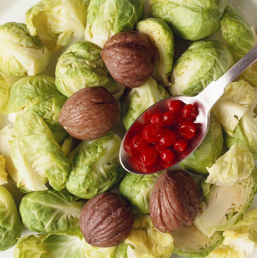 Wildfowl garnish: Brussels sprouts, chestnuts & cranberries