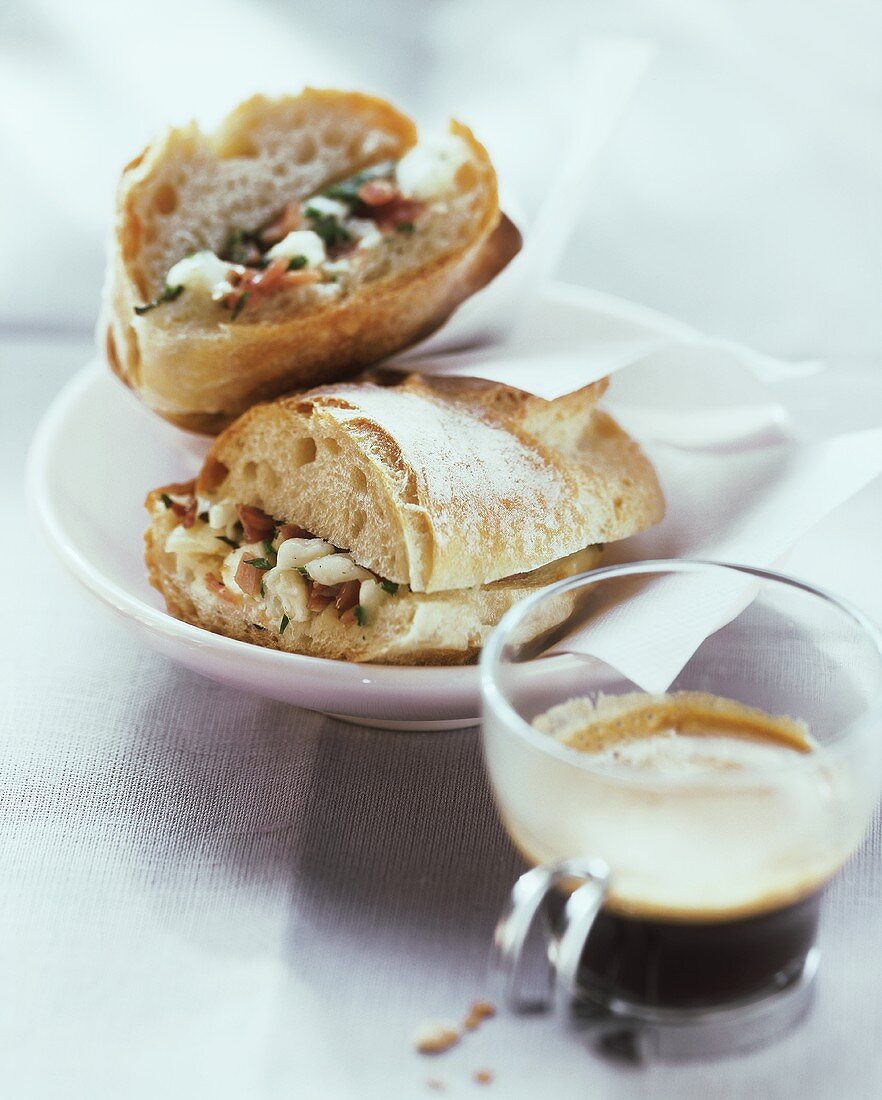 Panini alla napoletana (Mozzarella-Schinken-Sandwich)