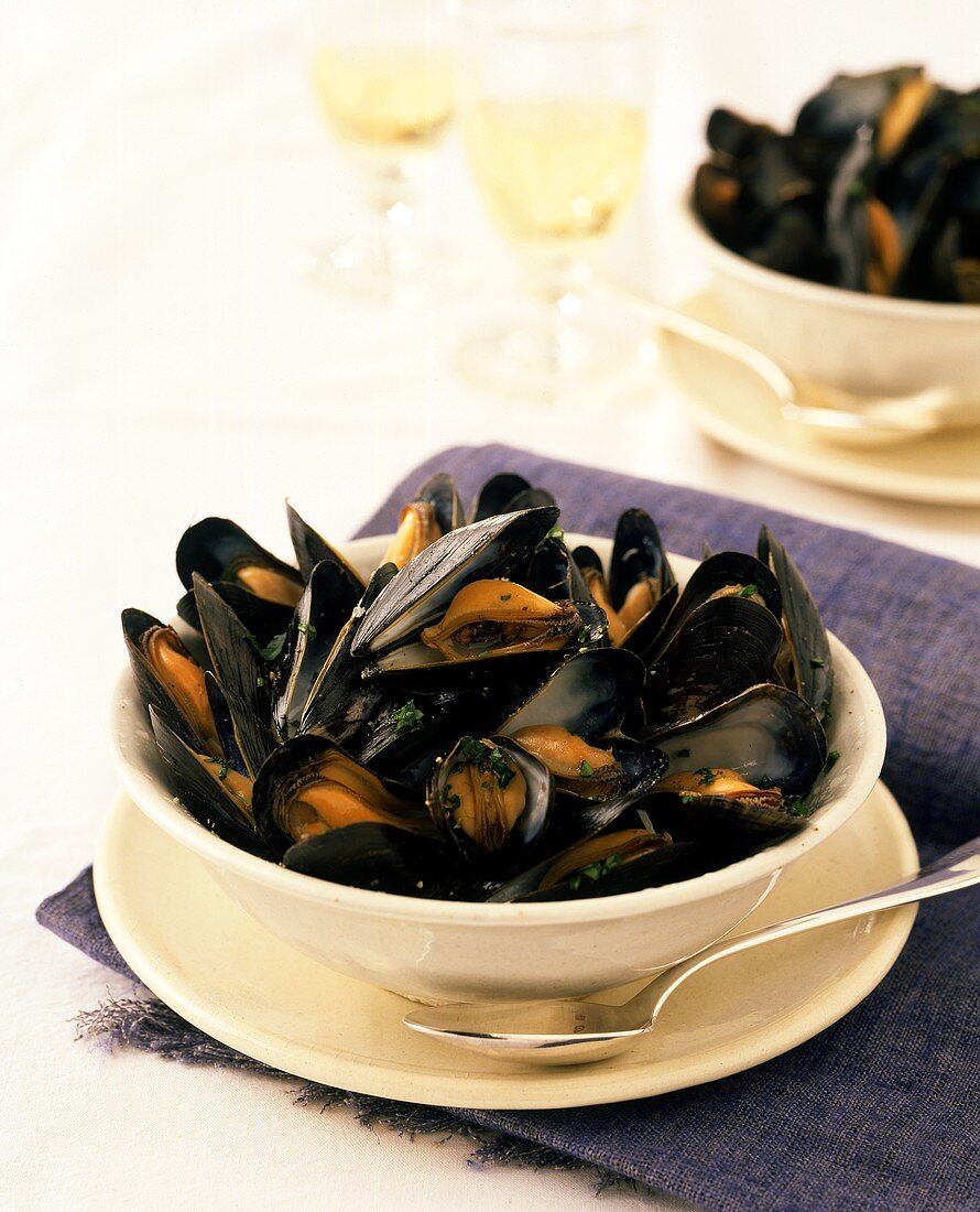 Mussels in white wine stock with parsley