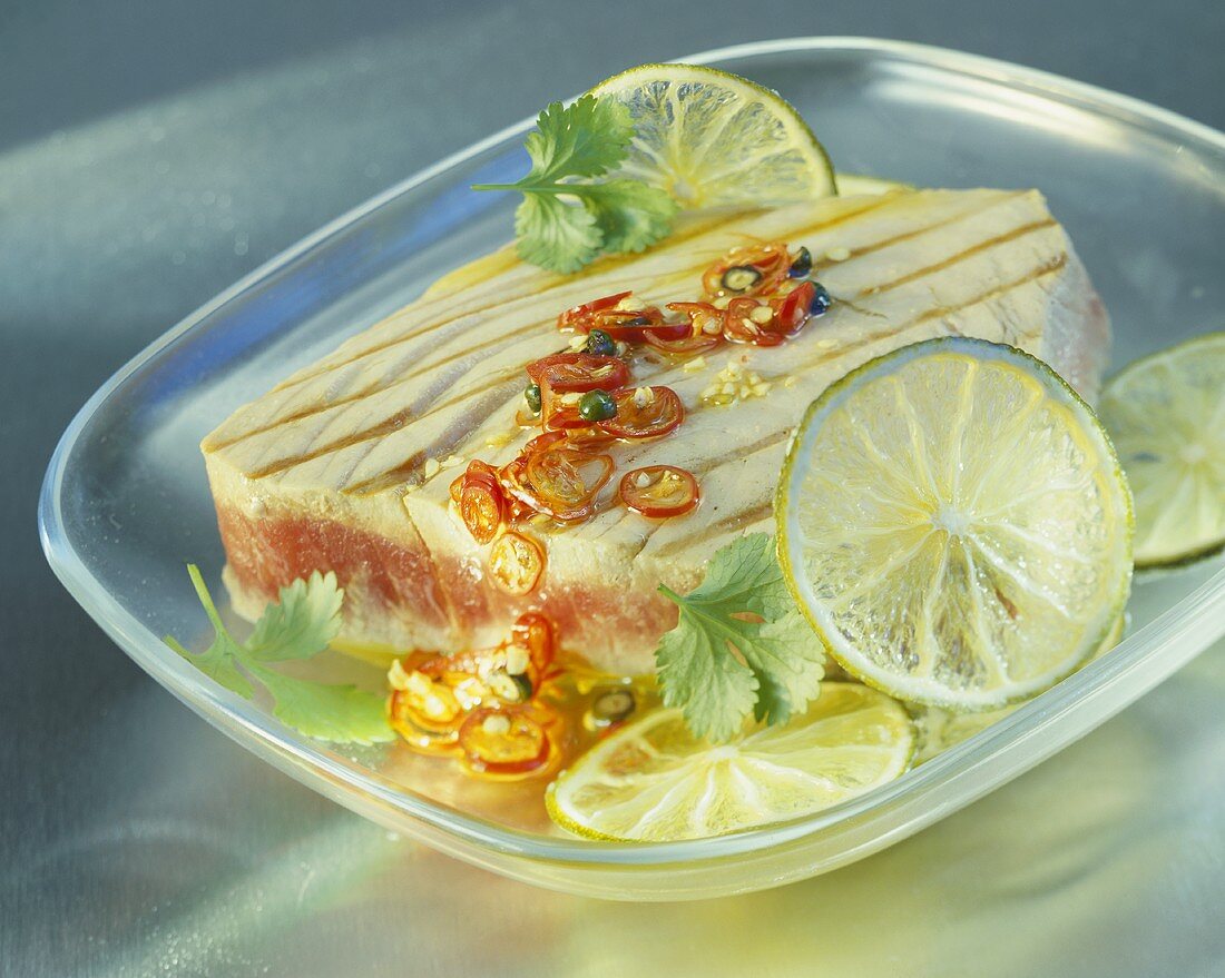 Grilled tuna with chili and limes