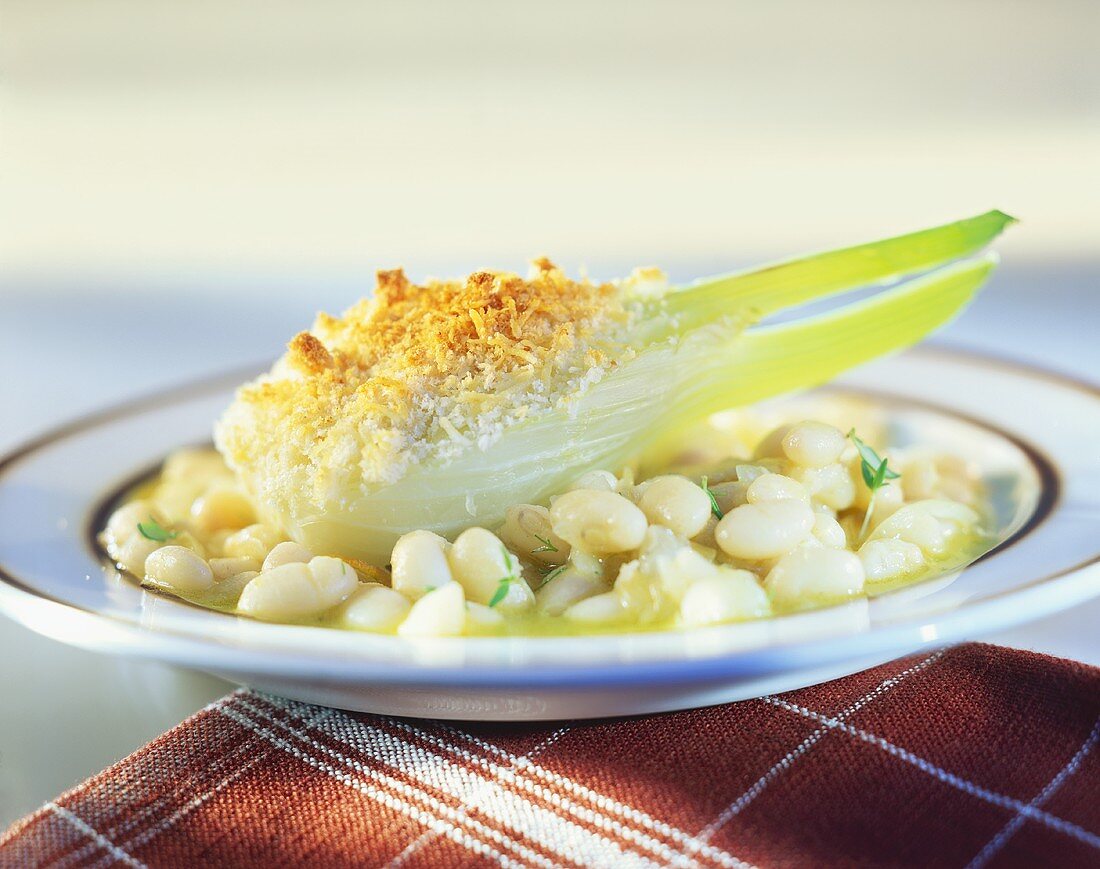 Überbackener Fenchel auf weissen Bohnen