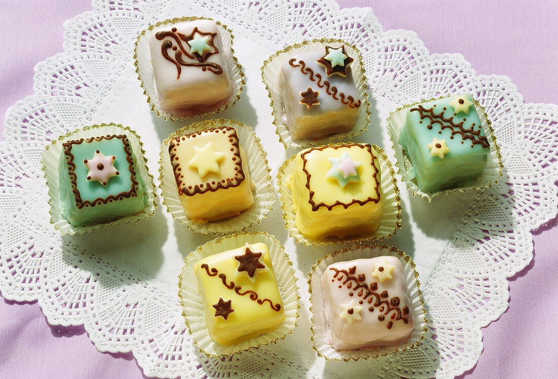 Petit four