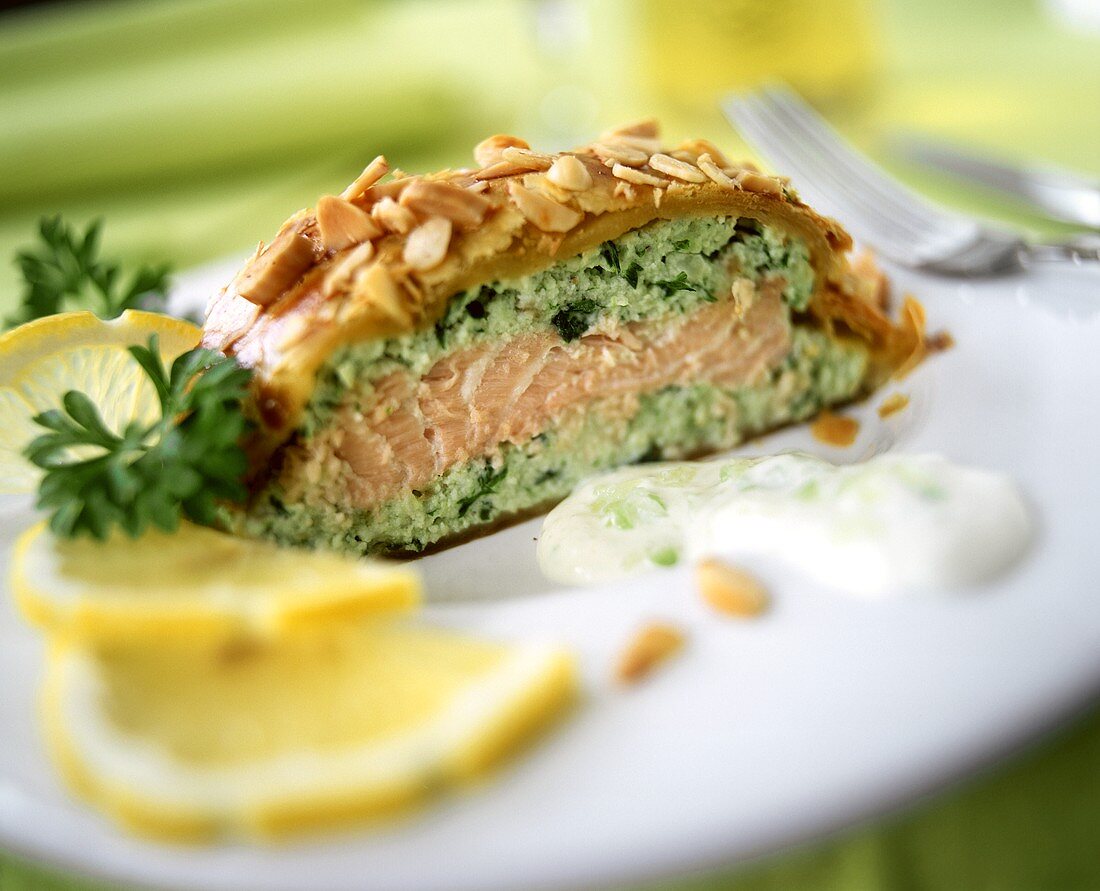 Lachs im Blätterteigmantel mit Mandelblättchen