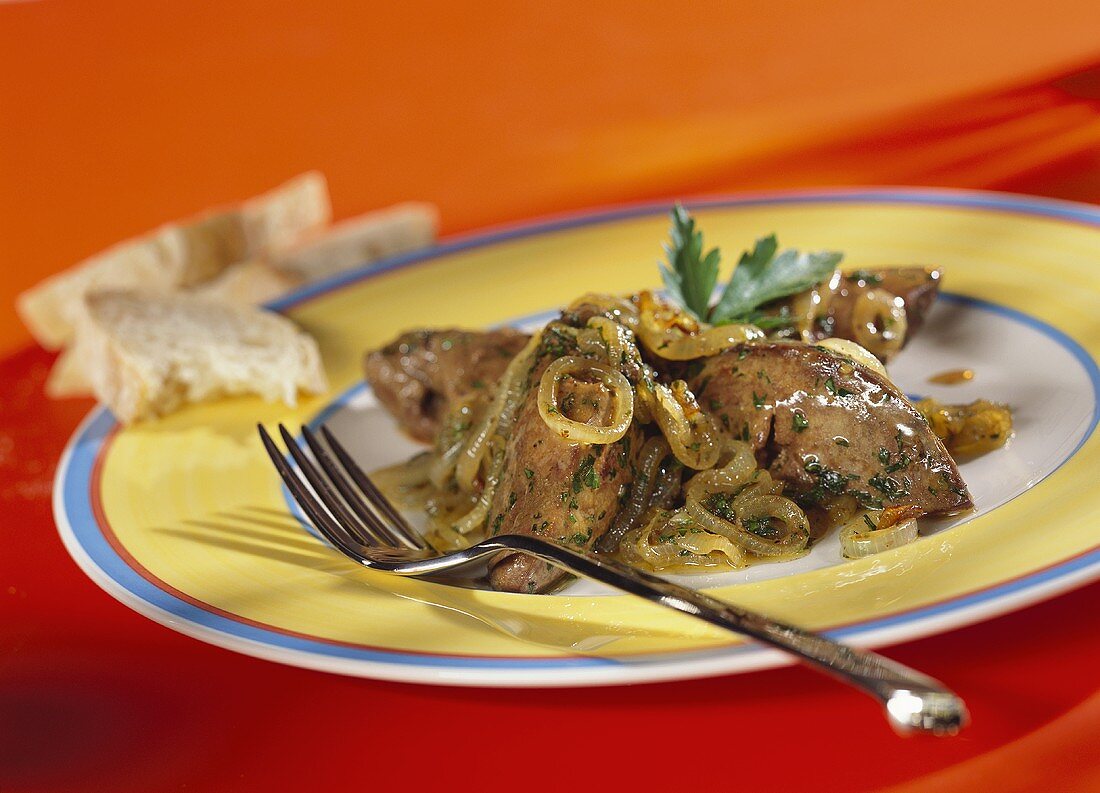 Fegatini di pollo alla veneziana (chicken liver with onions)