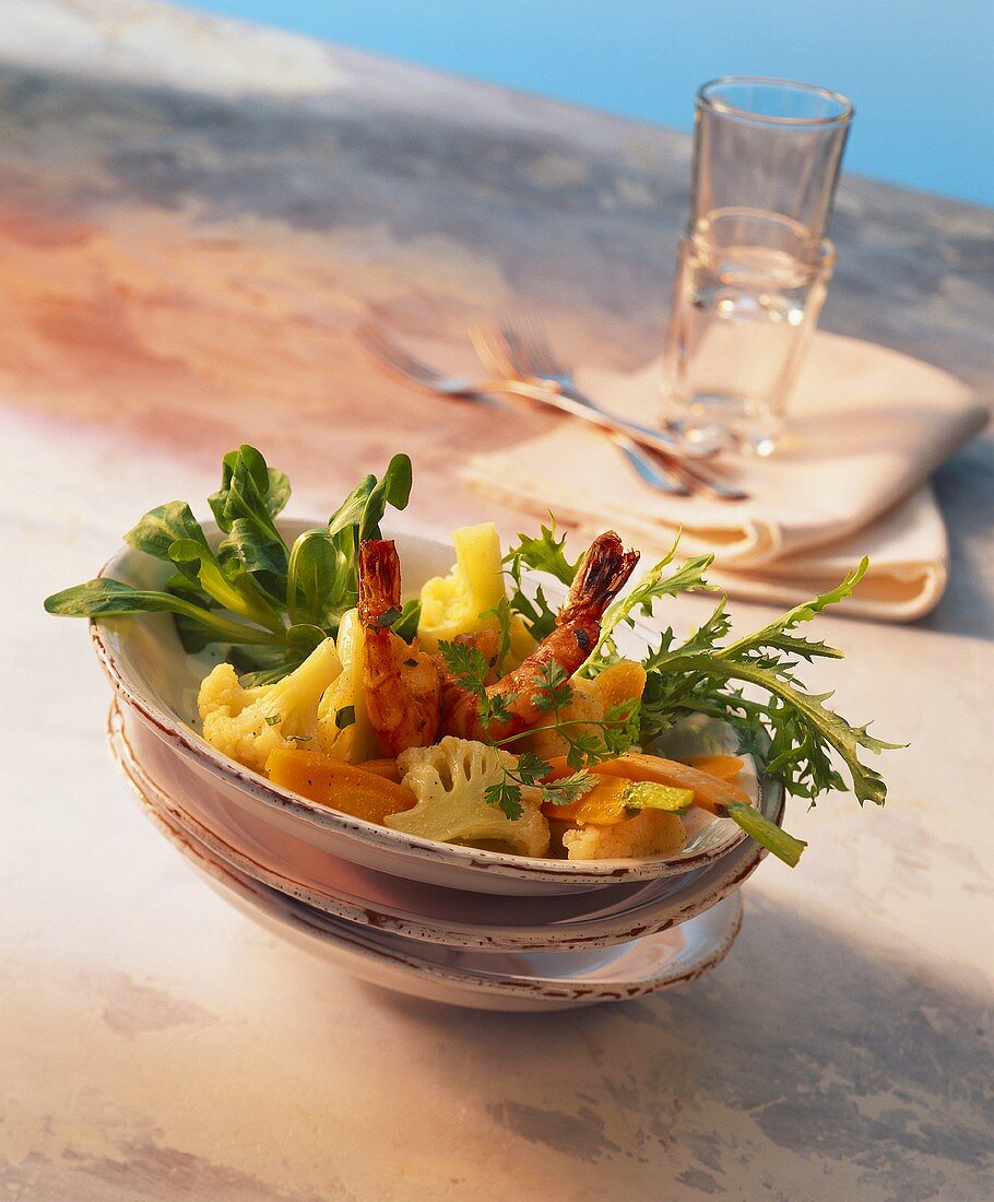 Cauliflower florets with carrots, shrimps & corn salad