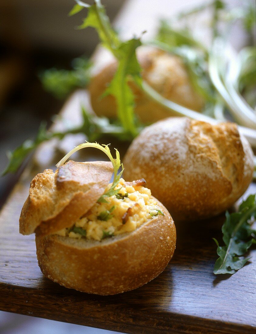 Filled roll with scrambled egg, bacon and dandelion leaves