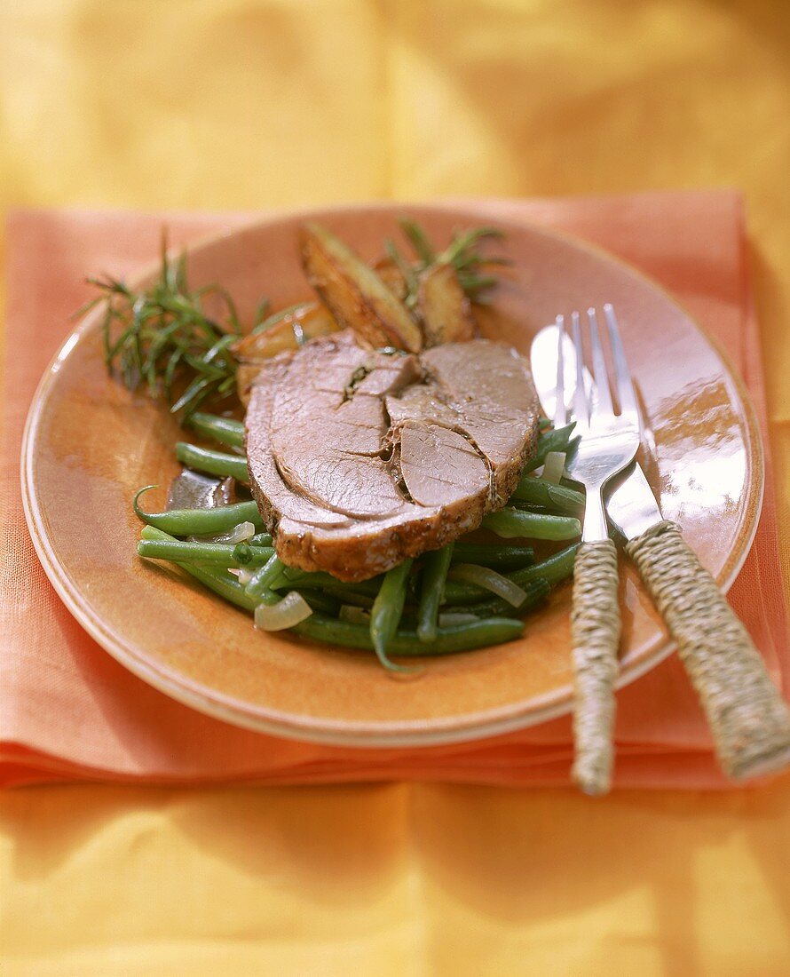 Leg of lamb with green beans, roast potatoes & rosemary