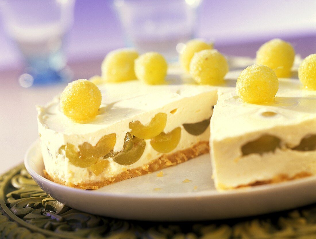 Grape cheesecake with sugared green grapes