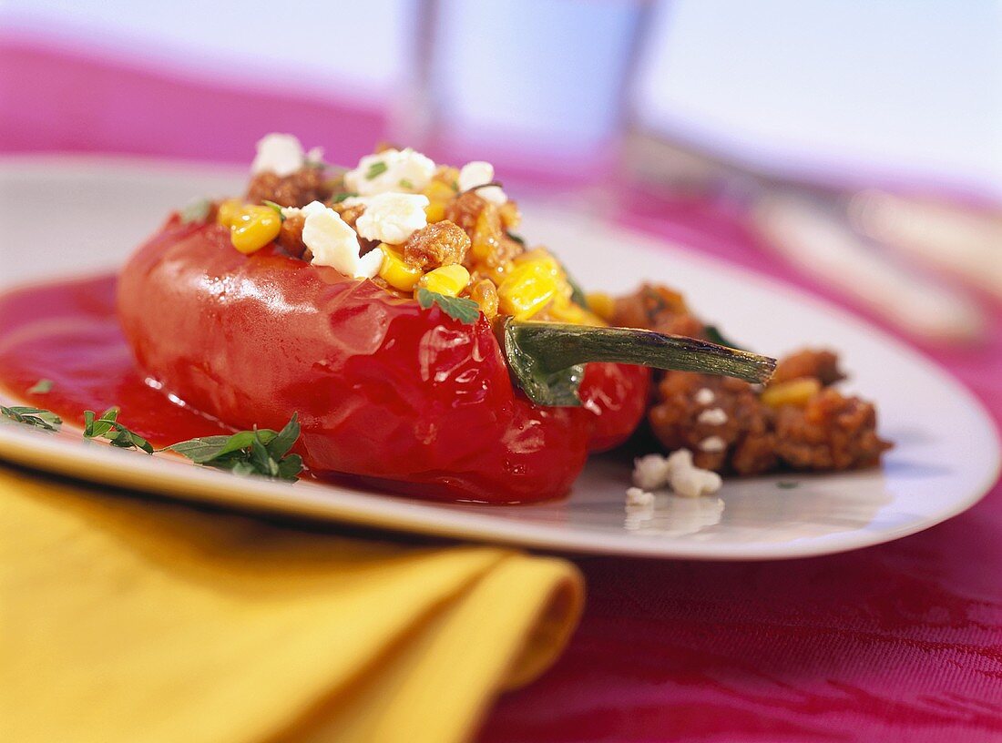 Stuffed pepper with mince, cheese and sweetcorn