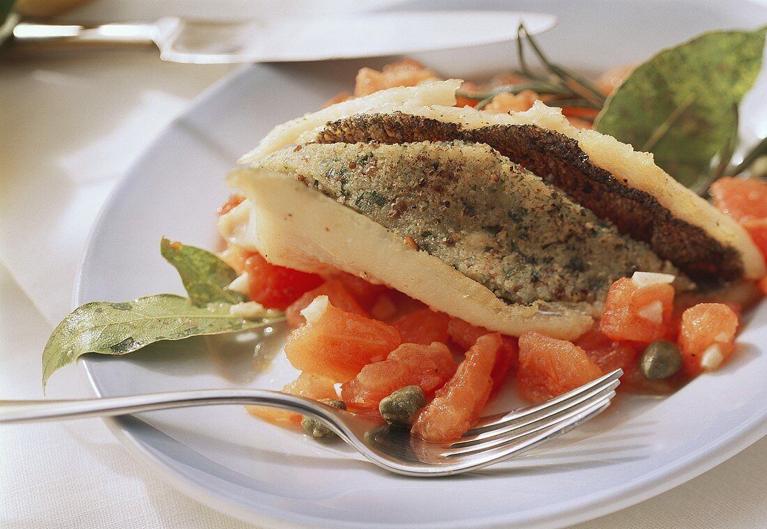 Forelle provenzalisch mit Tomatenragout, Lorbeer und Kapern