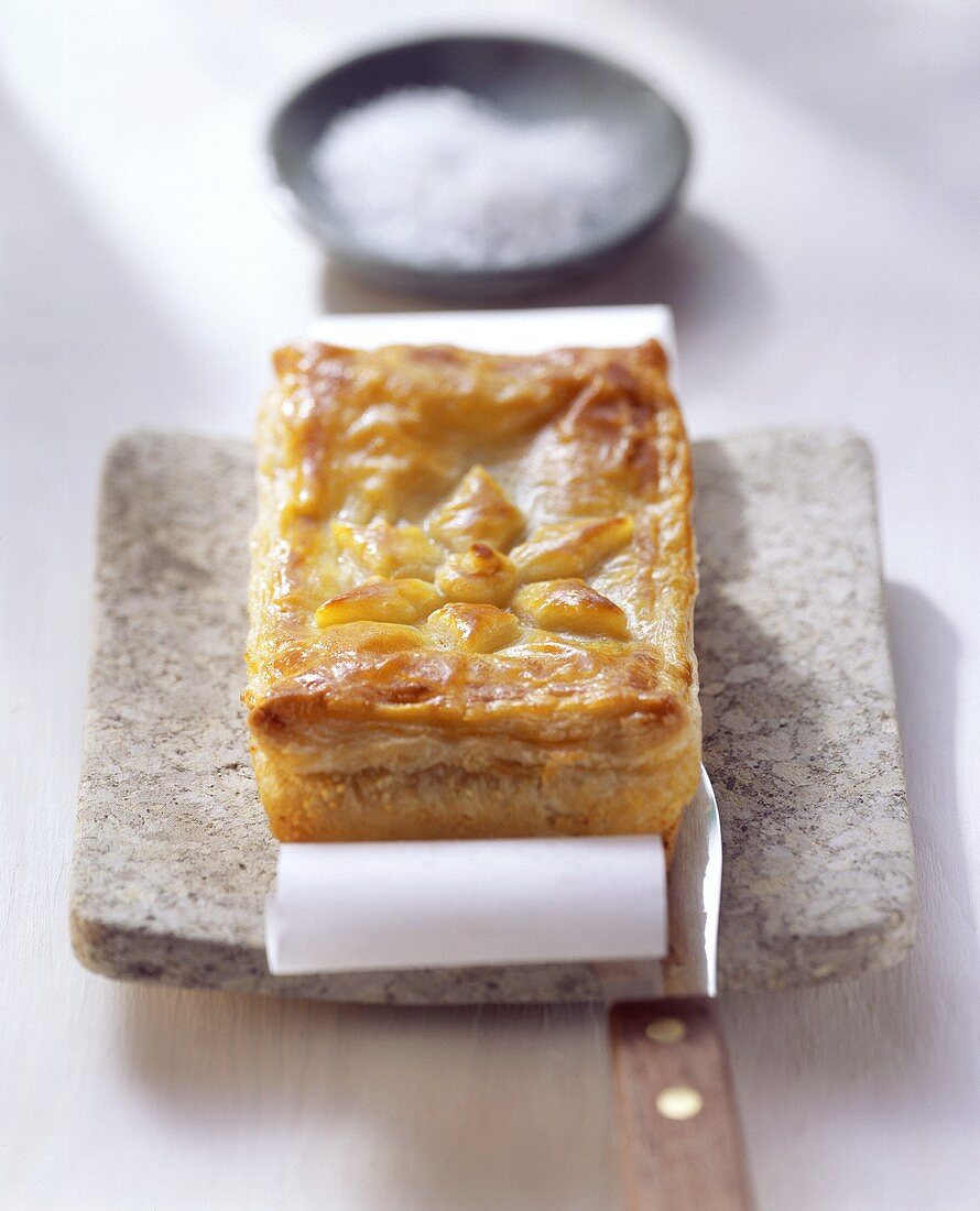 Puff pastry pie with potato and leek filling