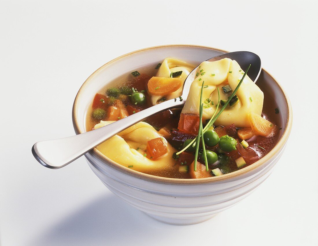 Tortellini in brodo vegetale (Vegetable soup with tortellini)