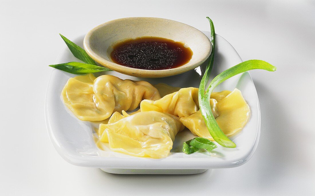 Shrimp and ginger parcels with soy sauce
