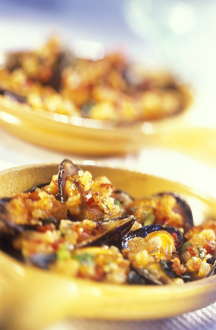 Mussels gratin with tomatoes and parmesan