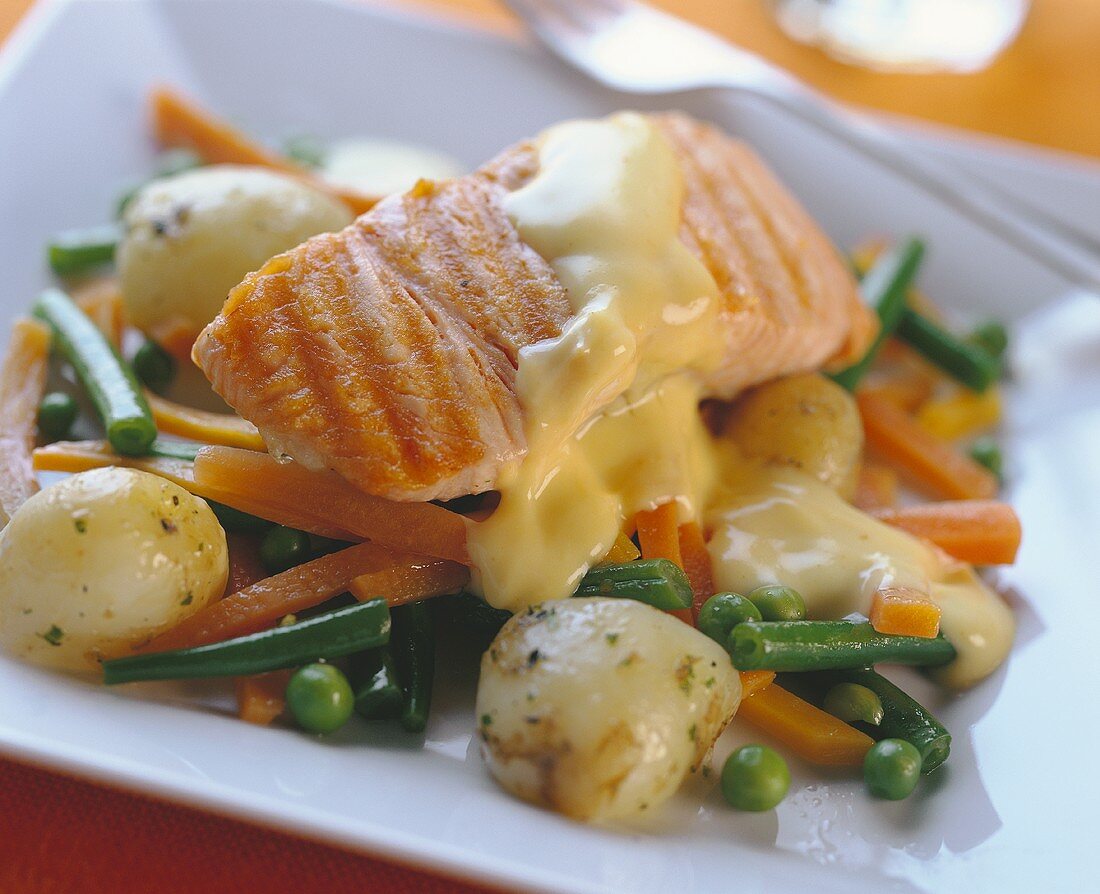 Salmon fillet on vegetables with parsley potatoes