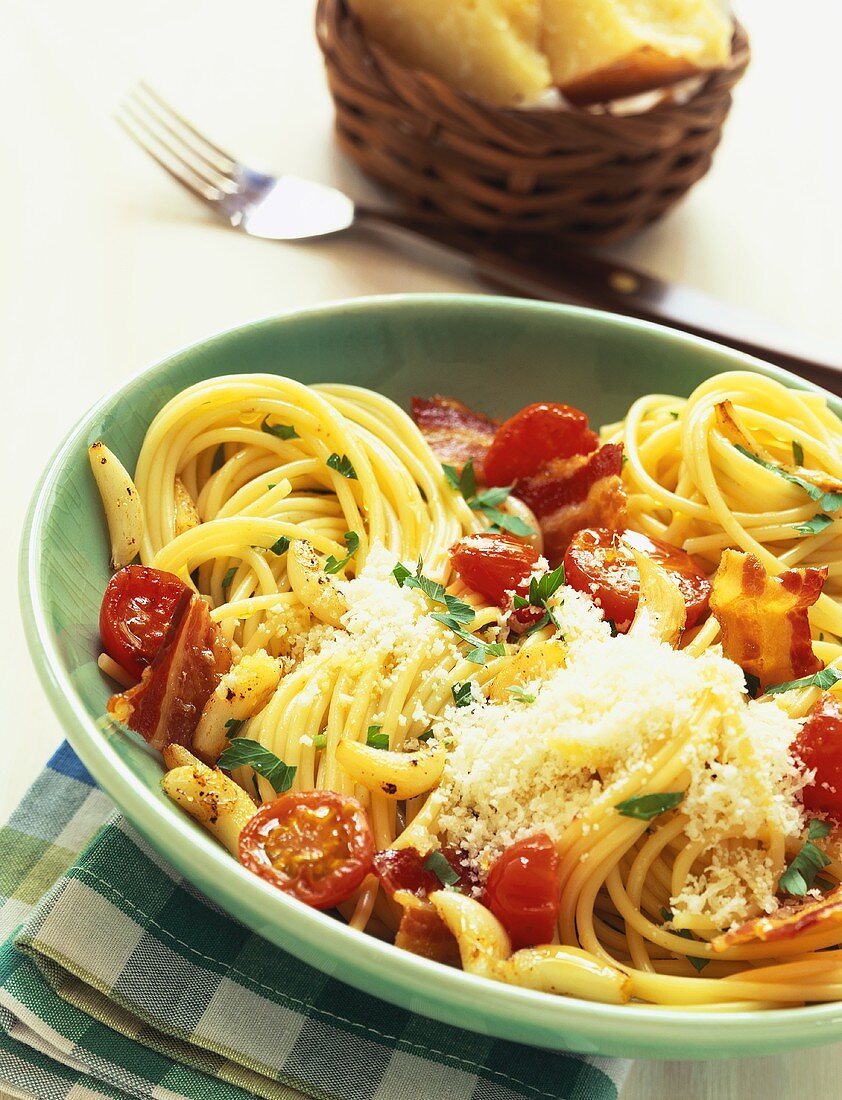 Spaghetti alla molisana (Spaghetti mit Tomaten & Speck)