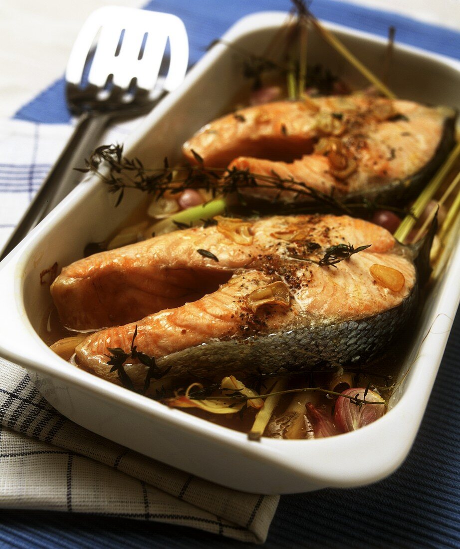 Salmon cutlets with shallots and lemon grass