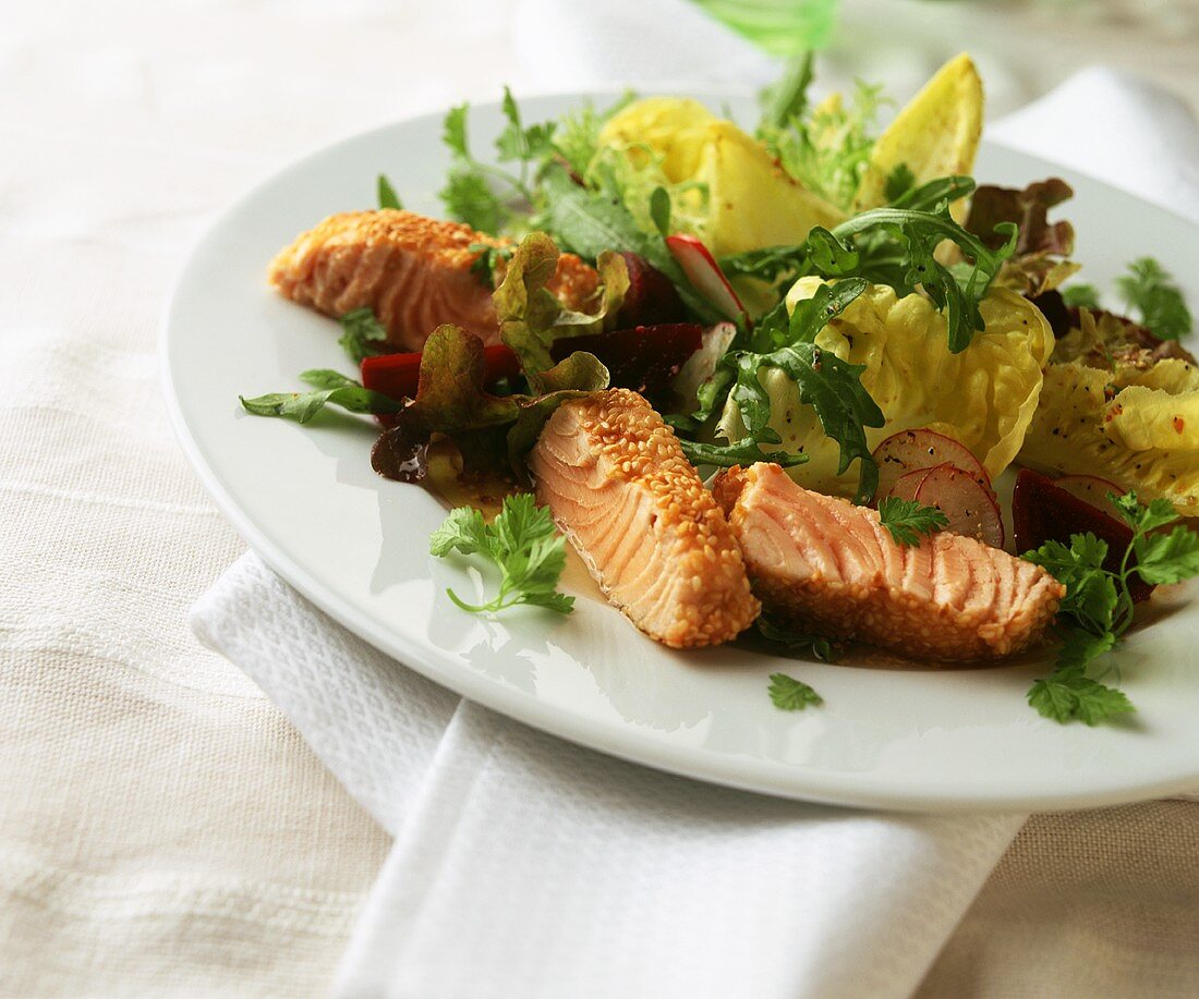 Mixed salad with sesame salmon