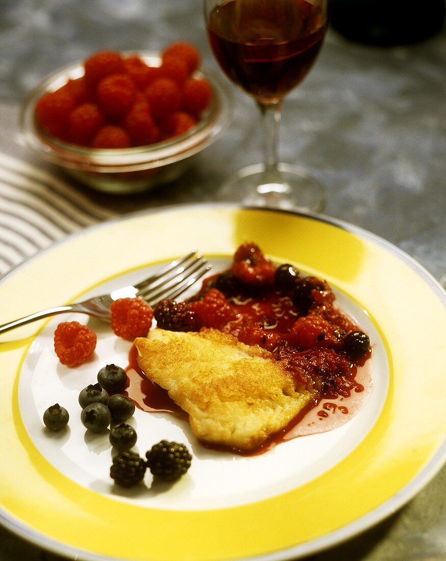 Fried cod fillet with port wine and berry sauce