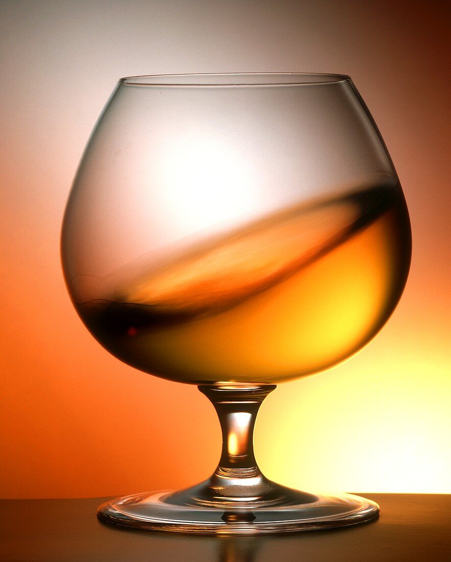 Cognac im Glas schwenken