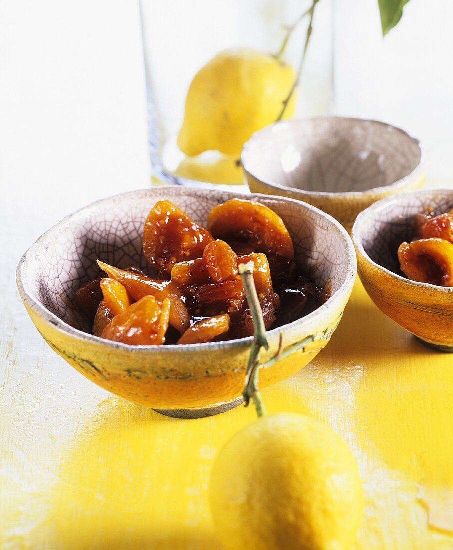 Feigen-Aprikosen-Kompott mit Zitronen