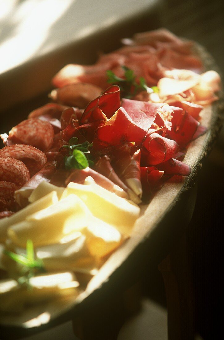 Appetiser platter with air-dried beef, sausage & cheese