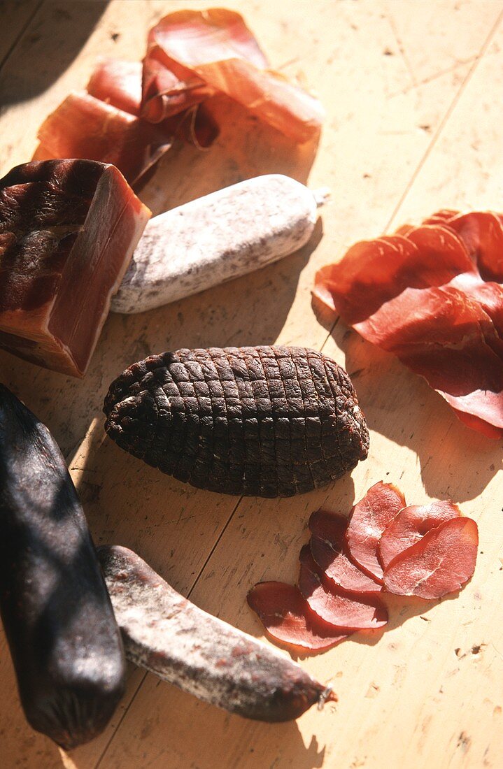 Air-dried beef (Bündnerfleisch), bacon, dried venison etc