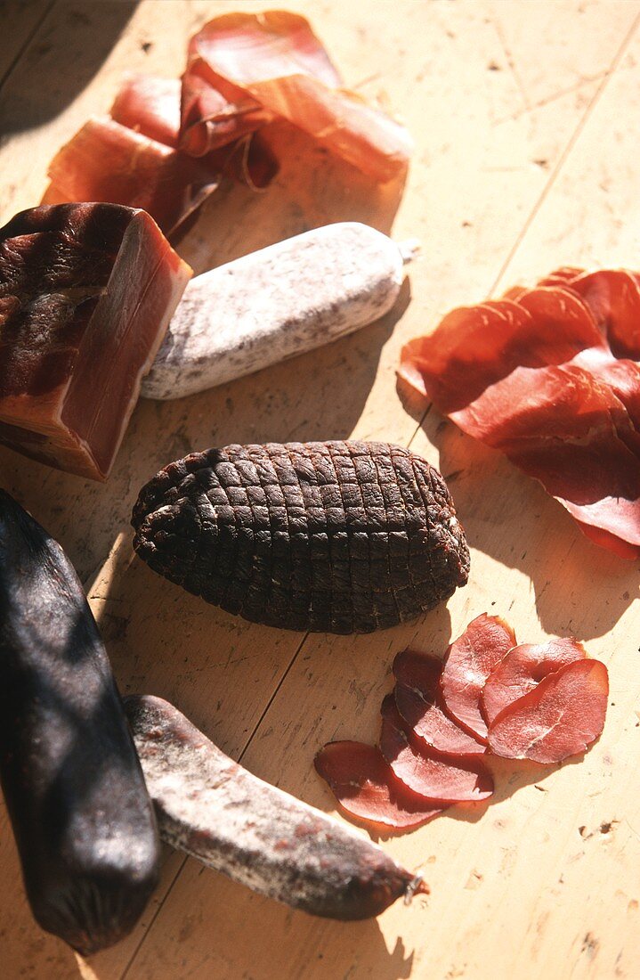 Bündner Fleisch, Speck, Hirschtrockenfleisch u.a.