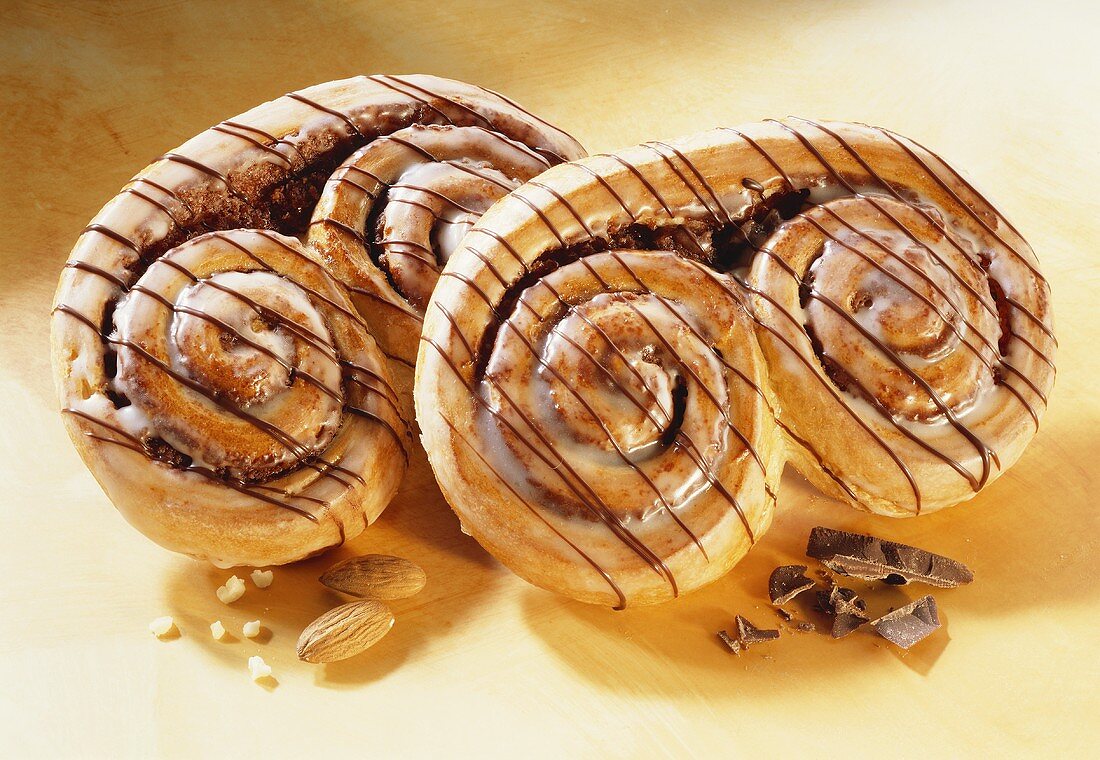 Coiled yeasted buns with glace icing and chocolate